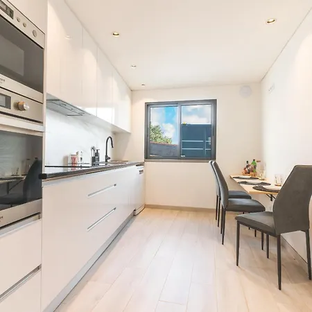 Breeze House 2 By Ah